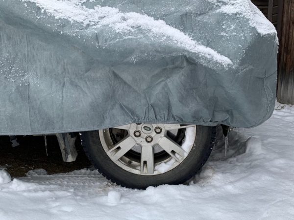 Kestävä Stormforce-peite suojaa autosi